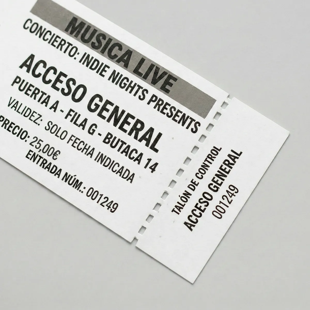 Detalle de acabados y materiales de material impreso para eventos corporativos