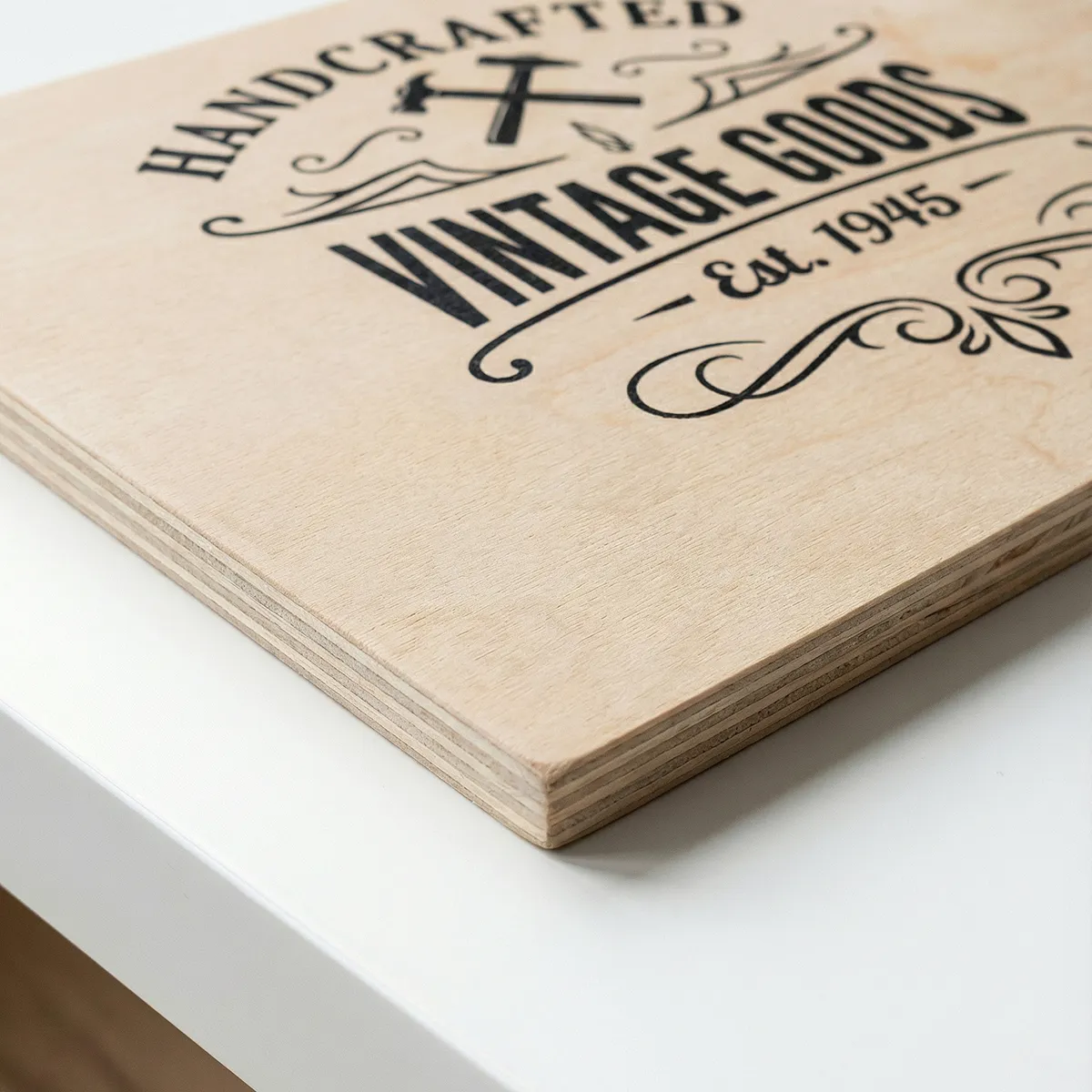 Paneles de madera personalizados para decoración, señalética e interiorismo corporativo